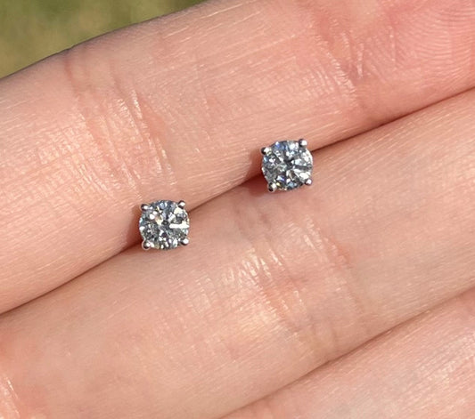 0.56ctw Natural Diamond Stud Earrings
