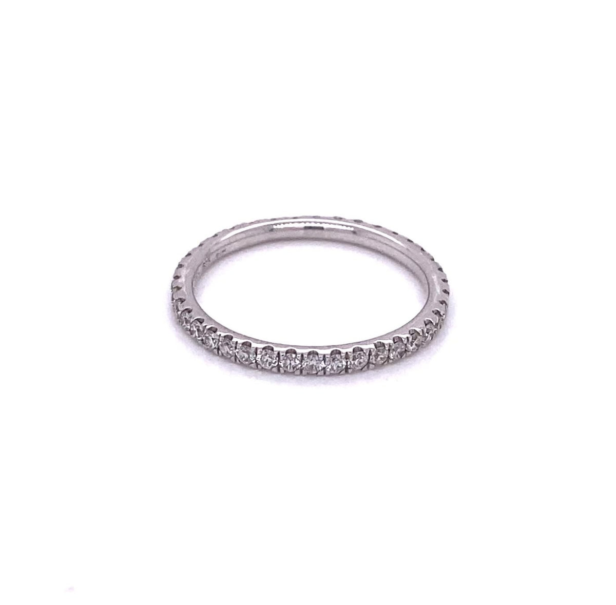 Diamond eternity band in 14kt white gold