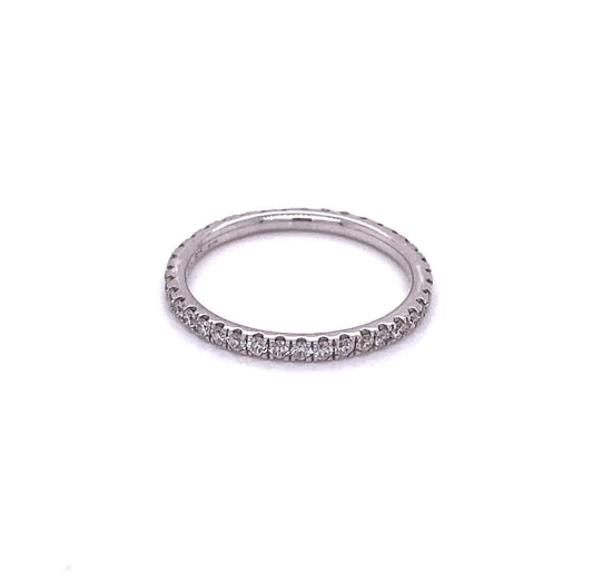 Diamond eternity band in 14kt white gold