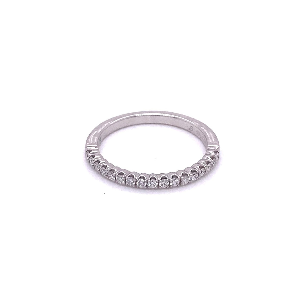 Diamond wedding band in 14kt white gold