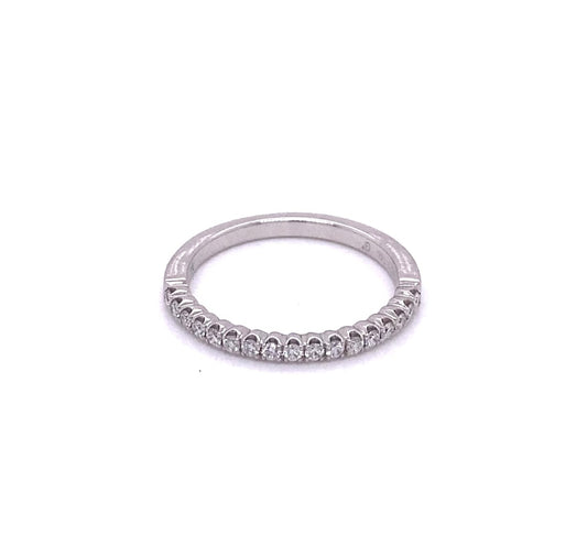 Diamond wedding band in 14kt white gold