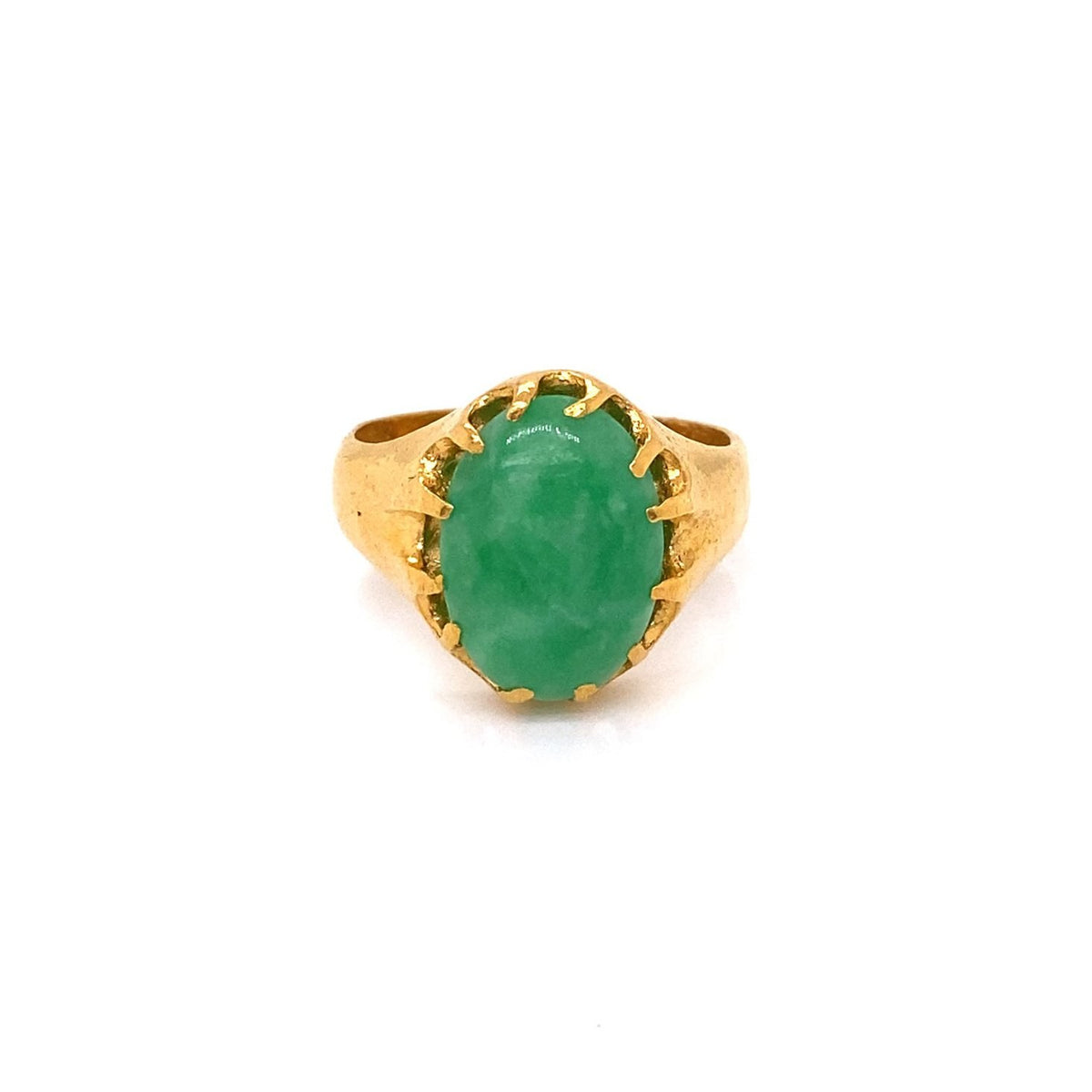 Vintage cabochon jade ring in 22kt yellow gold