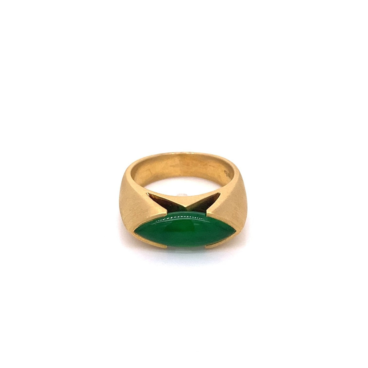 Marquise jadeite ring in 18kt yellow gold