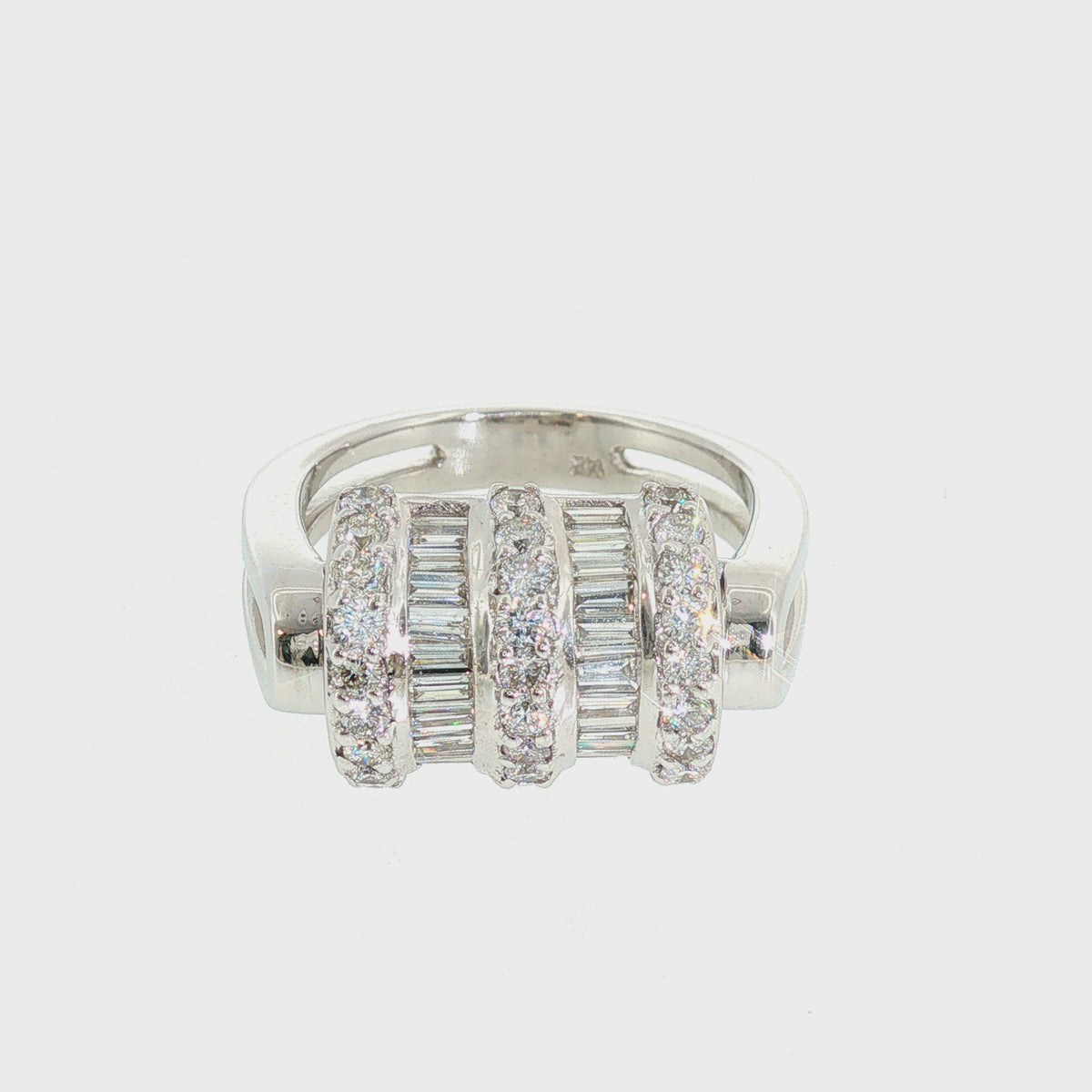 Vintage 14KW 2.27ctw Round & Baguette Diamond Statement Ring 7.9g