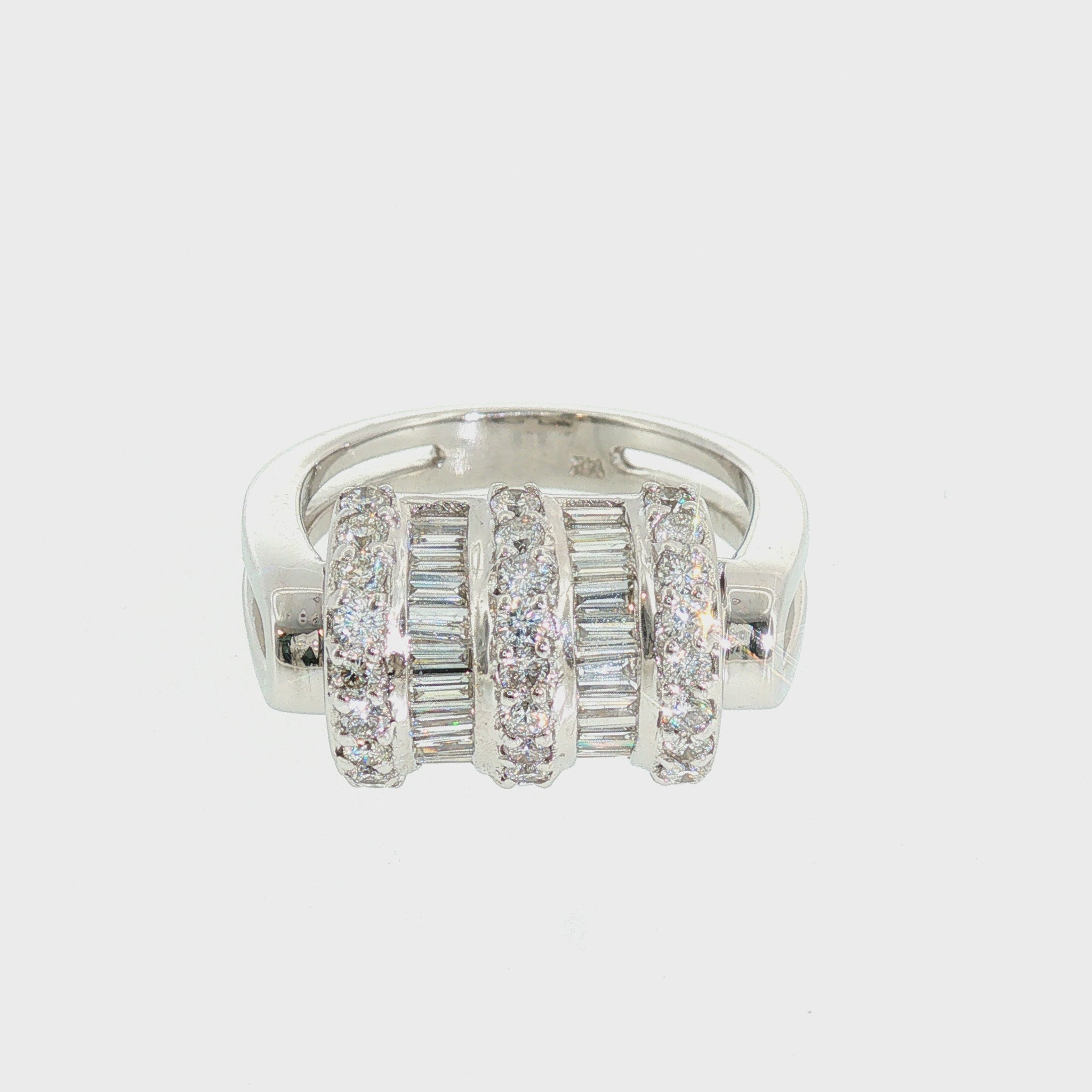 Vintage 14KW 2.27ctw Round & Baguette Diamond Statement Ring 7.9g