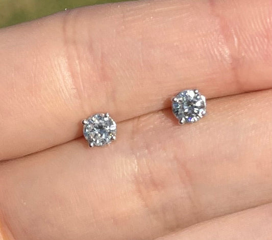 0.71ctw Natural Diamond Stud Earrings